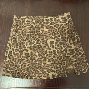 Olivaceous, size small leopard print mini skirt
